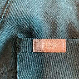 Selling this pair of Caribbean Blue Figs Scrubs